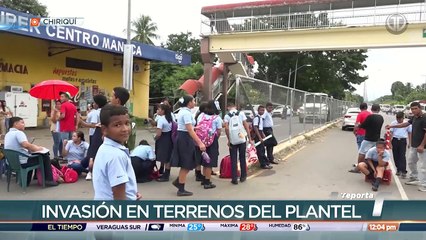 Comunidad educativa de IPT de Manaca protesta por invasión de terrenos del plantel