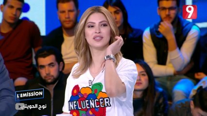 مذيع يمني يحرج الفنانه التونسيه بكلام وأغنية عن الحجاب ويجعلها تتأثر حتى البكاء وتغادر الاستوديو