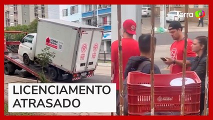 Caminhão do MTST usado para entregar marmitas em abrigos é apreendido pela polícia no RS