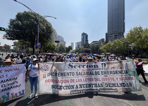 Maestros de la CNTE bloquean Reforma e Insurgentes en el quinto día de protestas en la CDMX