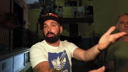 Terremoto Napoli, danni agli edifici e gente in strada a Pozzuoli