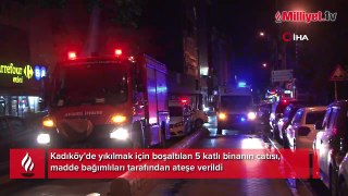 Kadıköy'de metruk bina alev alev yandı