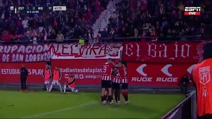 Estudiantes vence a Deportivo Riestra 1-0 en un emocionante partido ⚽