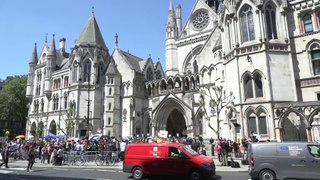 محكمة بريطانية تمنح مؤسس 