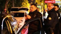 Ruhsatsız tabanca ile yakalandı, kelepçe takılınca gülerek polis aracına gitti