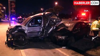 Kartal'da aşırı hız yapan sürücü park halindeki araçlara çarptı: 1 yaralı