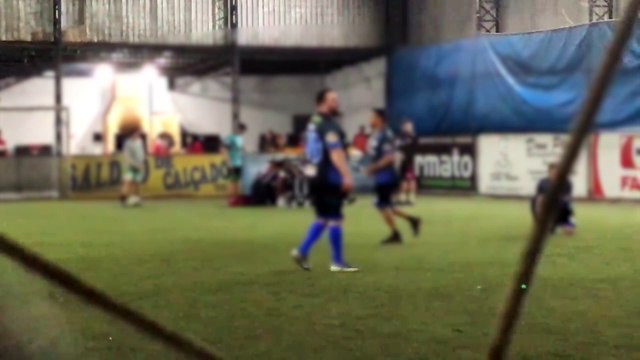 Homem sofre lesão na coluna durante partida de futebol no Parque São Paulo