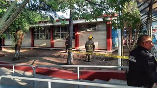Intensa movilización policíaca y de bomberos en el plantel CBTis 246 ubicado en la colonia El Vigía