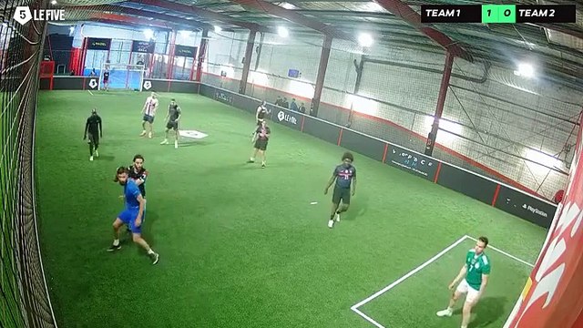 Yassine 20/05 à 22:38 - Football Terrain 2 (LeFive Champigny)