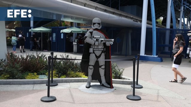 Los trabajadores de los personajes de Disneyland en el parque de California votan a favor de la sindicalización