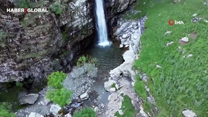Beytüşşebap ilçesinde görüntülenen dev kanyon ve şelale şaşırtıyor