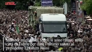 Iran, centinaia in strada a Tabriz per la cerimonia in memoria del presidente Ebrahim Raisi