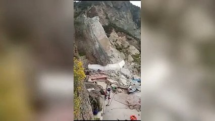 Le immagini dei danni a Cala Fonte a Ponza dopo il crollo della falesia