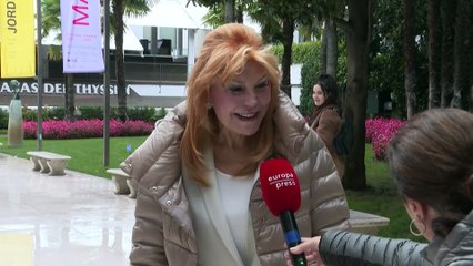 Tita Cervera recibe el premio 'Women in art' arropada por su hija Carmen