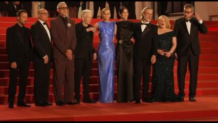 Cannes, red carpet con Cassel e Kruger per "The Shrouds"