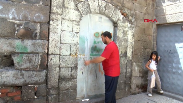 Mahallede madde bağımlılarının mekanı metruk evlere duvar ördü, kilit vurdu