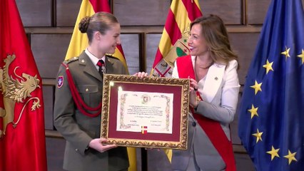 La Princesa de Asturias recoge la Medalla de Aragón, de las Cortes y el título de hija adoptiva
