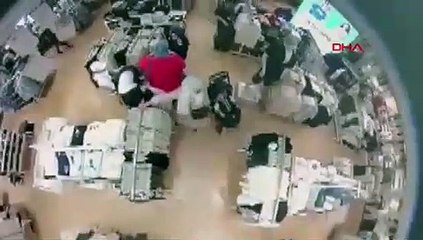 AVM hırsızları polisleri bile şoke etti: Yaşlarından çok suç kayıtları var