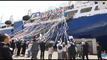 Giappone, nuova baleniera salpa per la controversa caccia ai cetacei