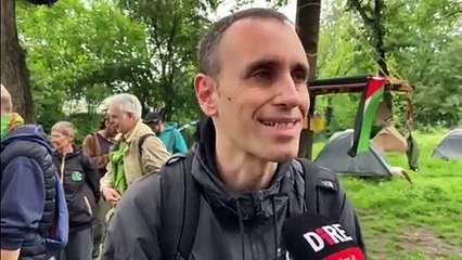 Video herunterladen: Zerocalcare al parco Don Bosco a Bologna firma la petizione contro il progetto delle scuole Besta: «La società che vorrei»