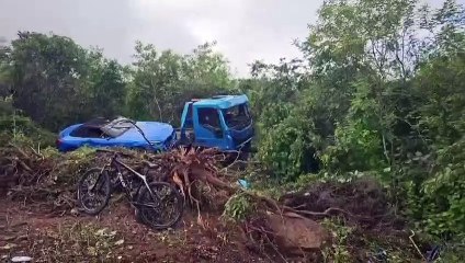 Guincho que transportava BMW avaliada em R$ 450 mil ,capota na BR - 423 em Água Branca