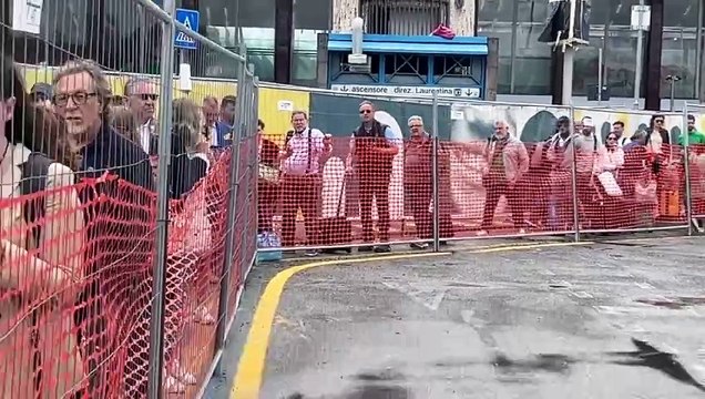 Roma, lunghe file per i taxi (introvabili) alla stazione Termini