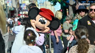 Mickey and Minnie vote to unionize at Disneyland