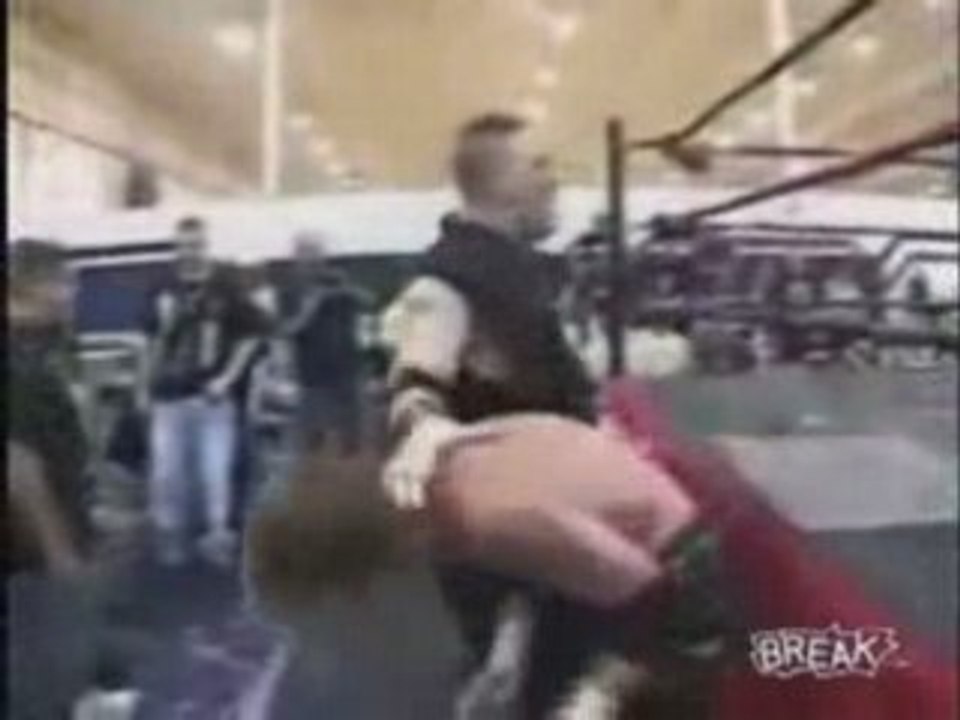 Pro Wrestler Rips On Chick