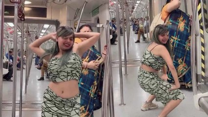 Video: भोजपुरी गाने पर मेट्रो में लड़की ने किया ऐसा डांस