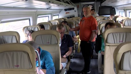 El primer AVE que sale de Galicia sufre una incidencia y llega con más de 2 horas de retraso