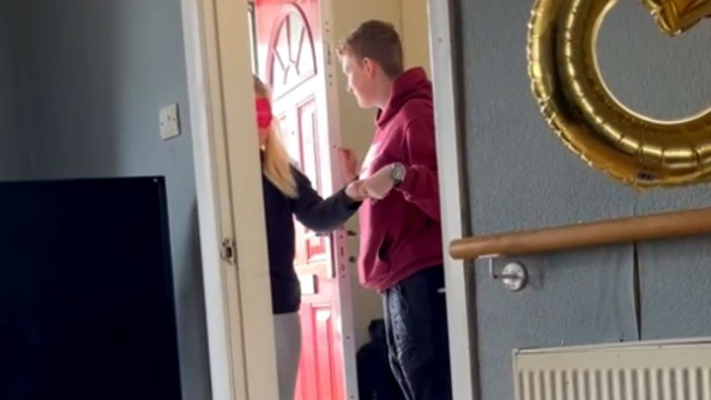 Woman surprised with a wedding proposal by her favorite person after one year of dating