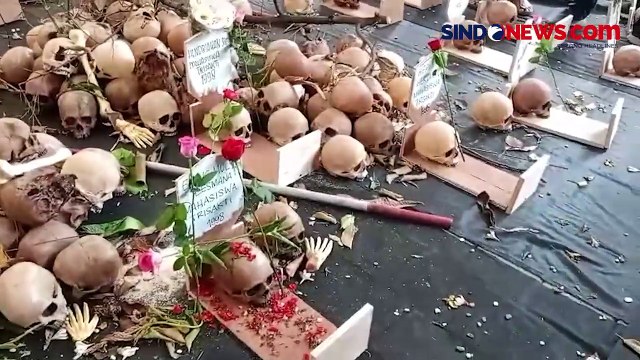 Peringatian 26 Tahun Reformasi, Aktivis 98 Pajang 2000 Tengkorak dan 1000 Kuburan
