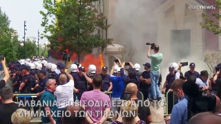 Αλβανία: Σοβαρά επεισόδια έξω από το δημαρχείο των Τιράνων