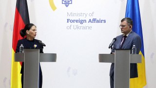 Baerbock fordert Stärkung der ukrainischen Luftabwehr