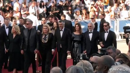Cannes, sfilano Deneuve e Chiara Mastroianni per "Marcello Mio"