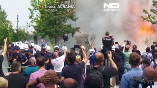 لليوم الثامن على التوالي.. غضب المتظاهرين الألبان يشتعل أمام بلدية العاصمة على خلفية قضية فساد