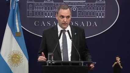 Adorni anuncia un show en el que "el presidente va a cantar".