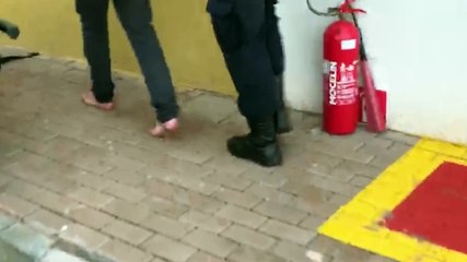 Descalço e devendo pensão alimentícia, pai é preso no Cascavel Velho