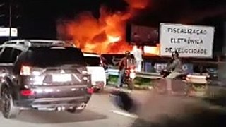 VÍDEO: Incêndio de grandes proporções em Capoeiras
