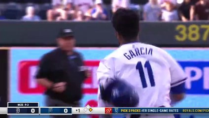 ¡Maikel Garcia conecta su segundo triple de la temporada!