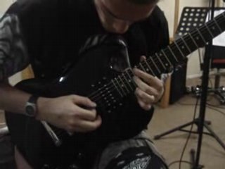 solo impro...ca tue les oreils les jeunes mettez des bouchon