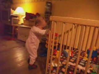 Yaëlle apprend à marcher 3