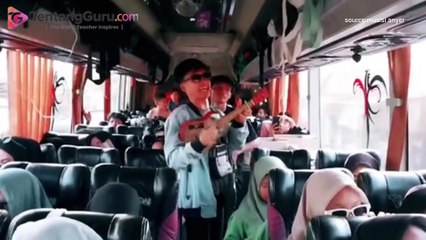 VIRAL PENGAMEN INI MENYANYI KAN LAGU ALFIYAH IBNU MALIK DAN DI LANJUT SHOLAWAT