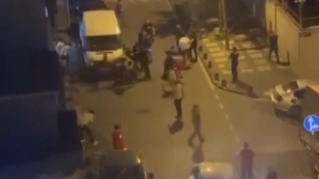 Husumetli iki aile birbirine girdi: 4 polis ve 1 bekçi yaralandı