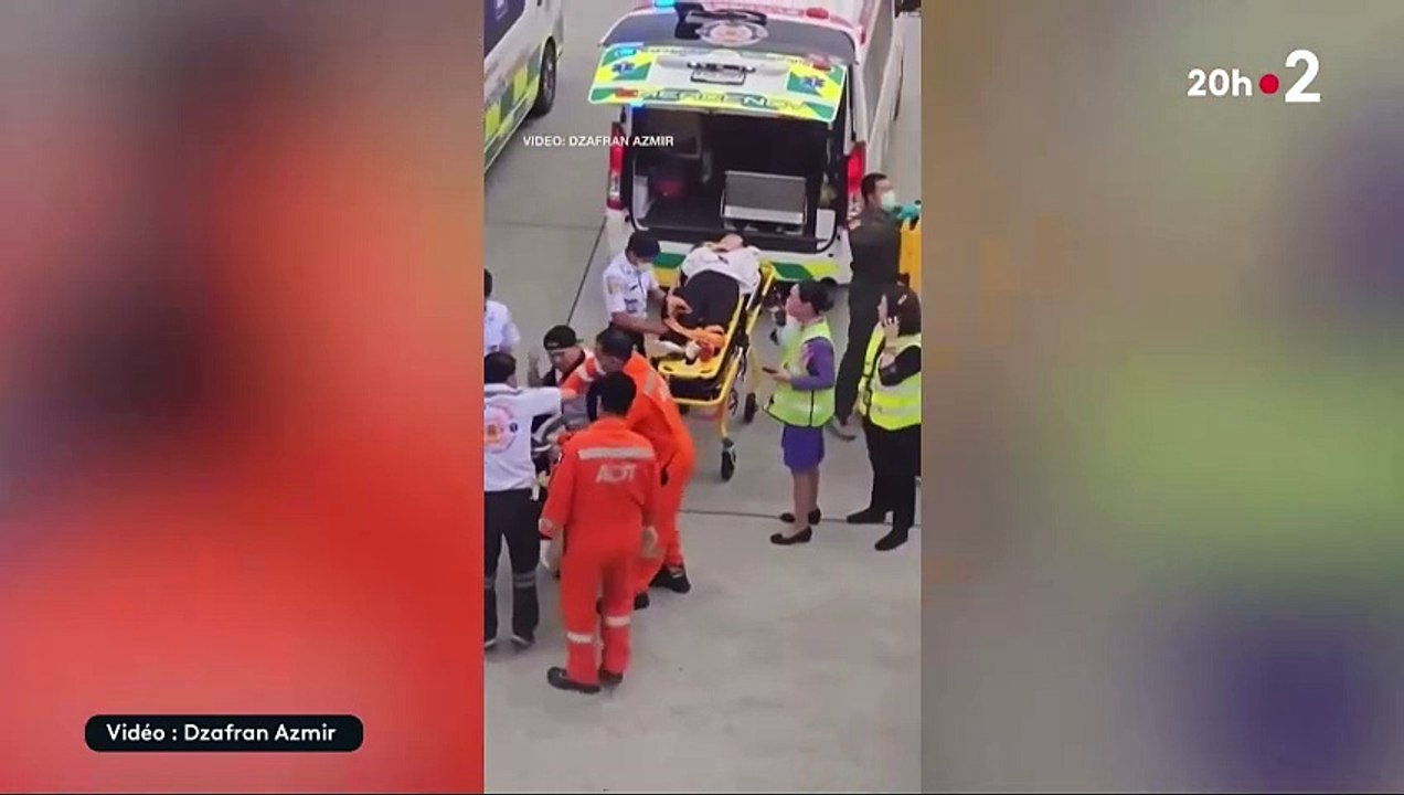 Corps d'un passager décédé à même le sol, personnes en sang, blessés graves, dégâts dans l'avion : Les images terrifiantes du vol Londres-Singapour qui interrogent sur la sécurité