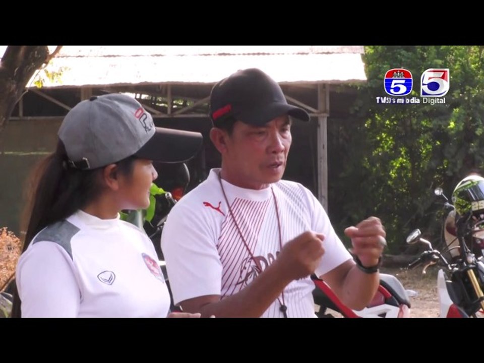 លោក ទេព ឡុងរចនា ចាត់ការផង និងដឹកនាំបង្វឹកក្រុមផង