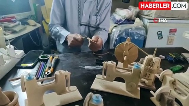 Emekli öğretmen nostalji ürünleri yapıyor