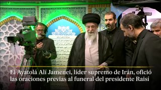 El Ayatolá Alí Jamenei ofició las oraciones en el funeral del presidente Risí