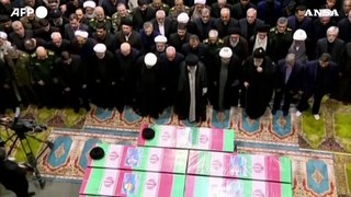 Iran, Raisi: Khamenei guida le preghiere funebri a Teheran