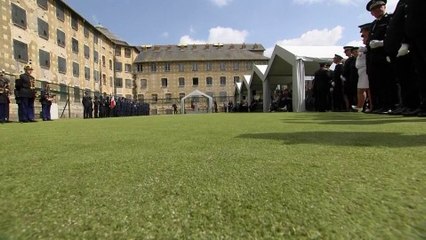 Agents pénitentiaires tués: suivez en direct l'hommage national à Caen